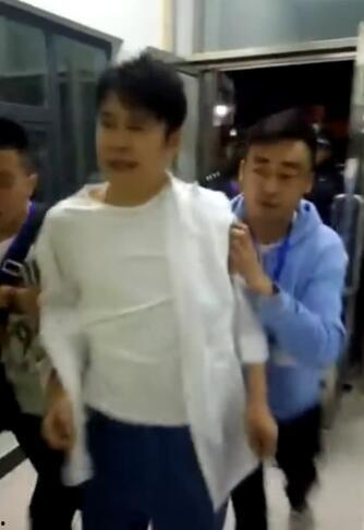 爆料网友被抓视频播放,揭秘网络爆料背后的真相与困境